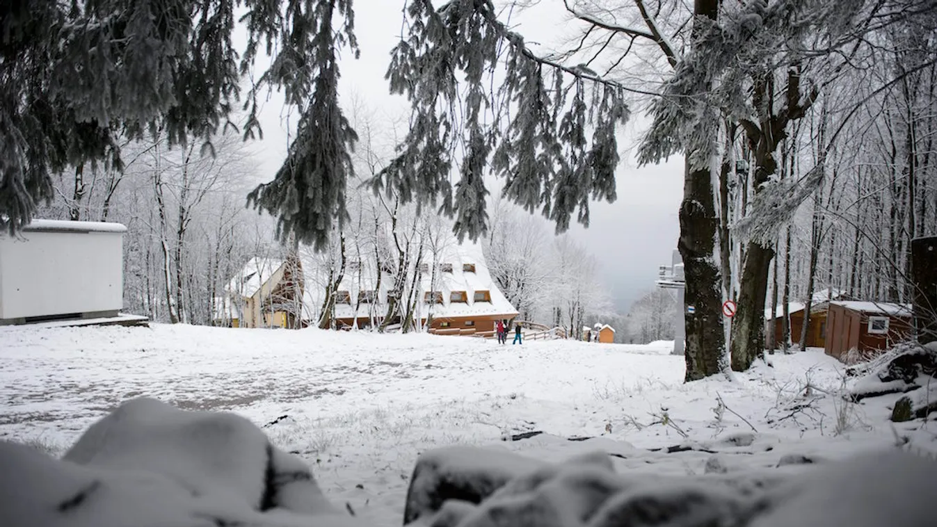 Kifehéredett a táj reggelre Magyarország több pontján, látványos felvételek készültek