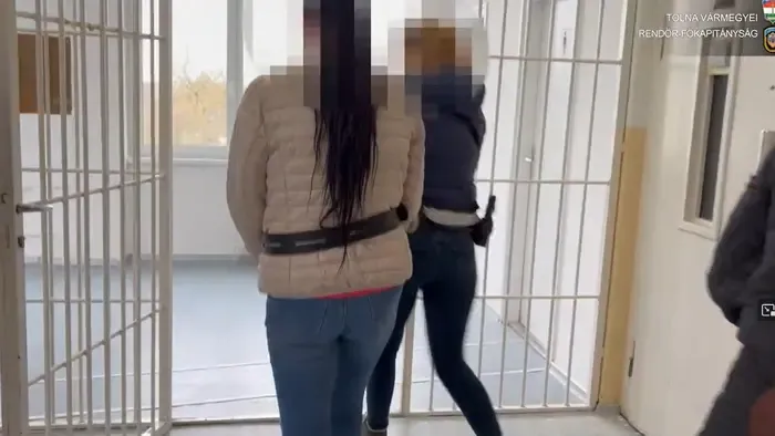 Több mint 45 milliót csalt ki egy idős férfitól egy medinai család - Videó