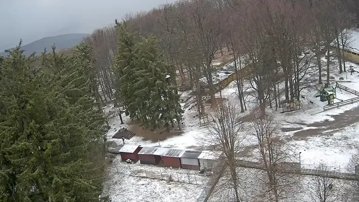 Tavaszi hóesést örökítettek meg kis hazánkban, nem enged a tél szorítása