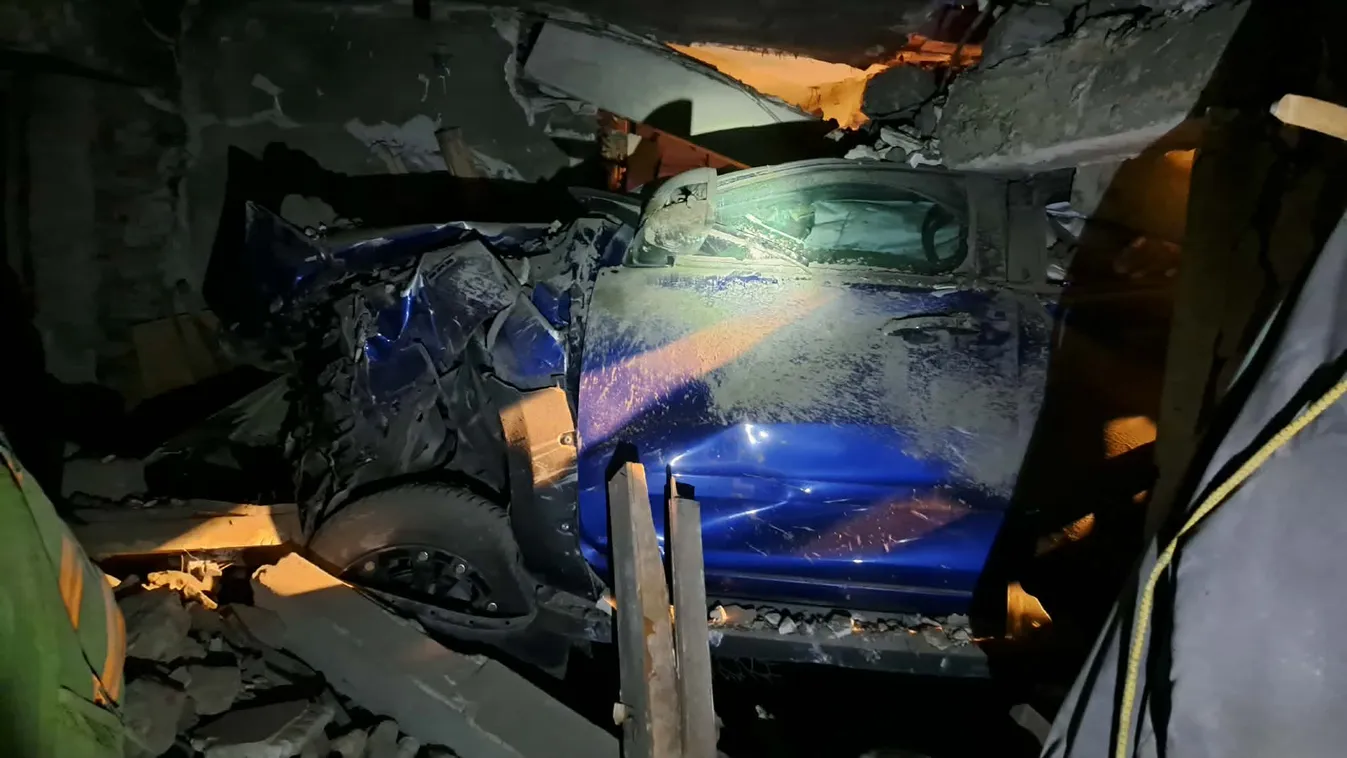 Sokkoló baleset történt Bugyi határában, egy ház fala is beszakadt – fotóval