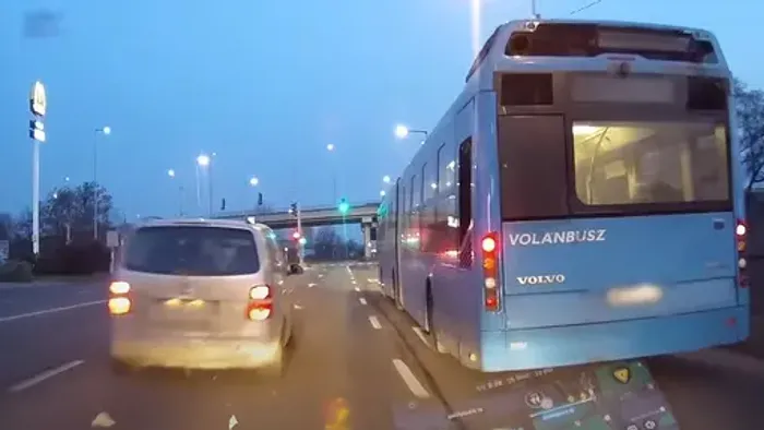 Letarolt egy autót, majd olajra lépett a Nagykőrösi út réme - Videó