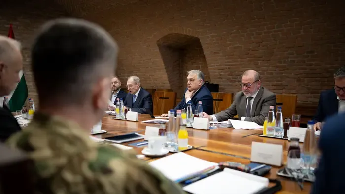 Orbán Viktor: 75 helyen vonult fel a hadsereg, tényfeltáró bizottság vizsgálja a Barátság vezetéket