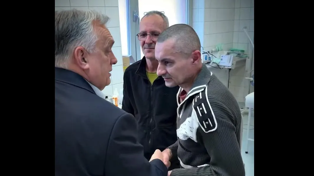 Orbán Viktor meglátogatta a kiszabadított hadifoglyokat
