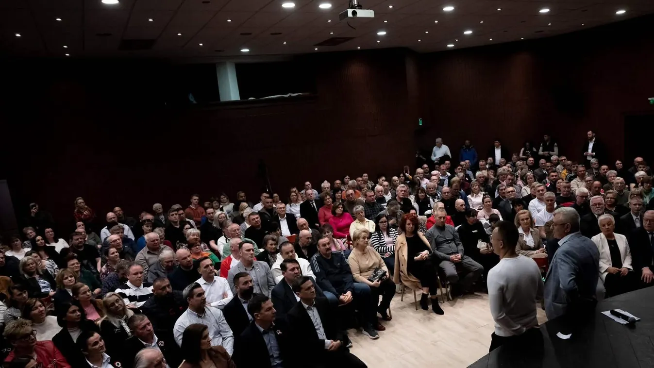 Szijjártó Péter: szuverén nemzeti kormányra van szükség a háborúból való kimaradáshoz