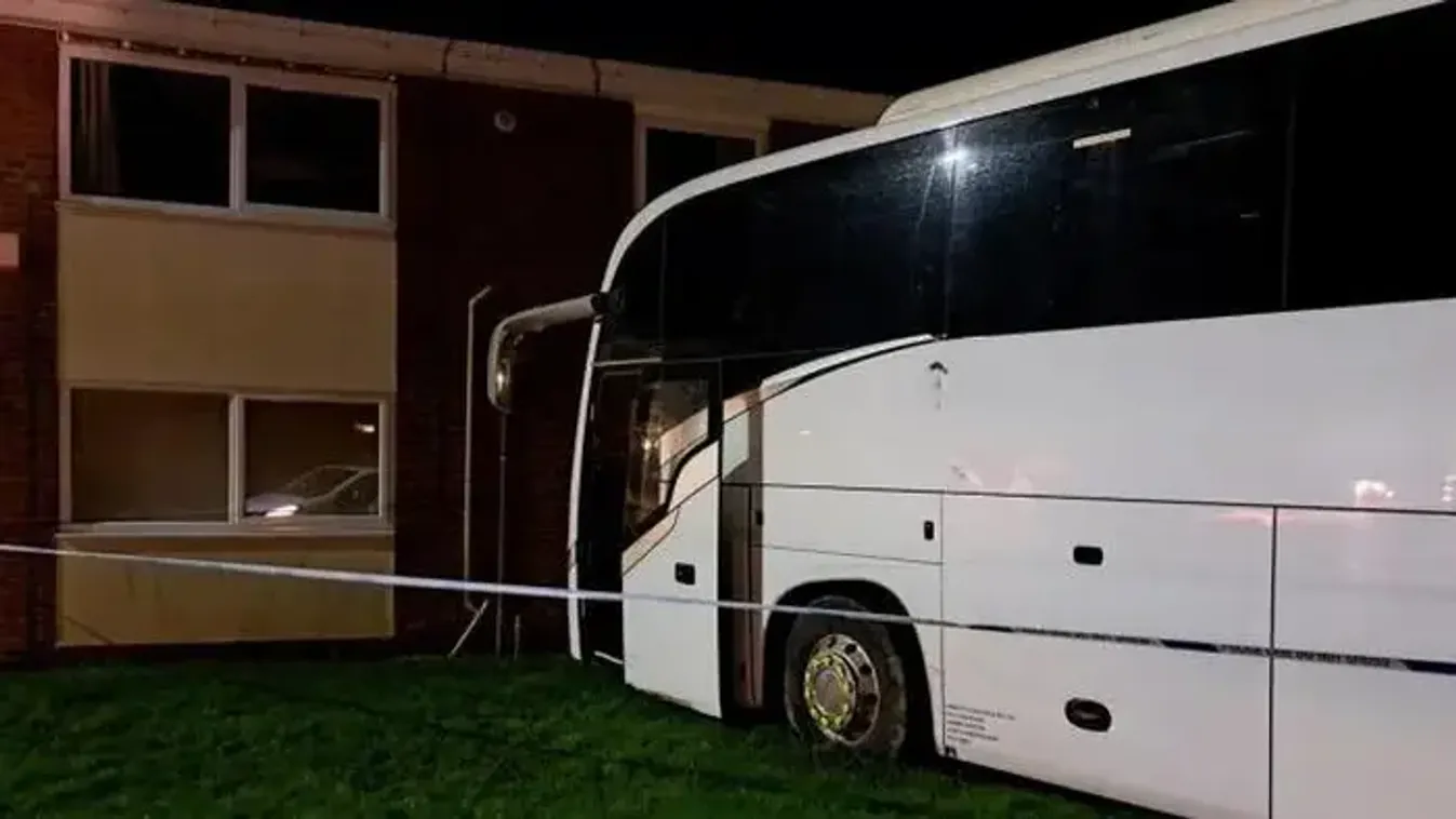 Lopott busszal csapódott exe lakásába egy kertész, beszélni akart vele