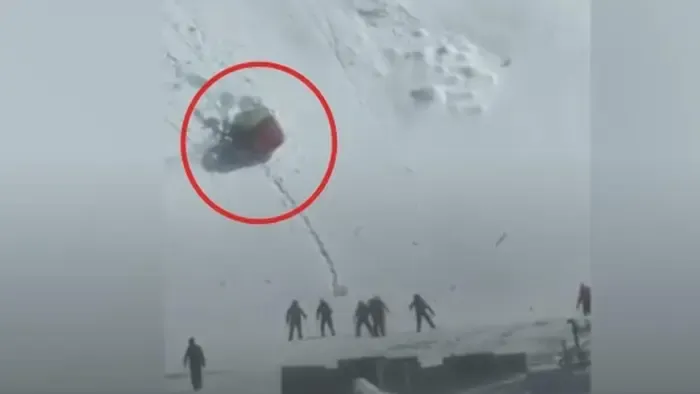 Lezuhant egy svájci sífelvonó kabinja - videóval