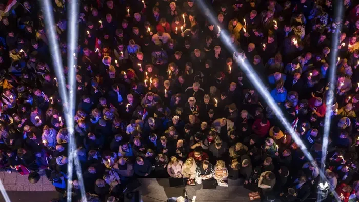 Ordító különbségek: drónfotókból kiderül, mennyien voltak kíváncsiak Orbán Viktor és Magyar Péter országjárására