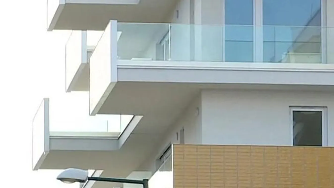 Kirabolta, majd bezárta a lakásába alkalmi partnere Debrecenben