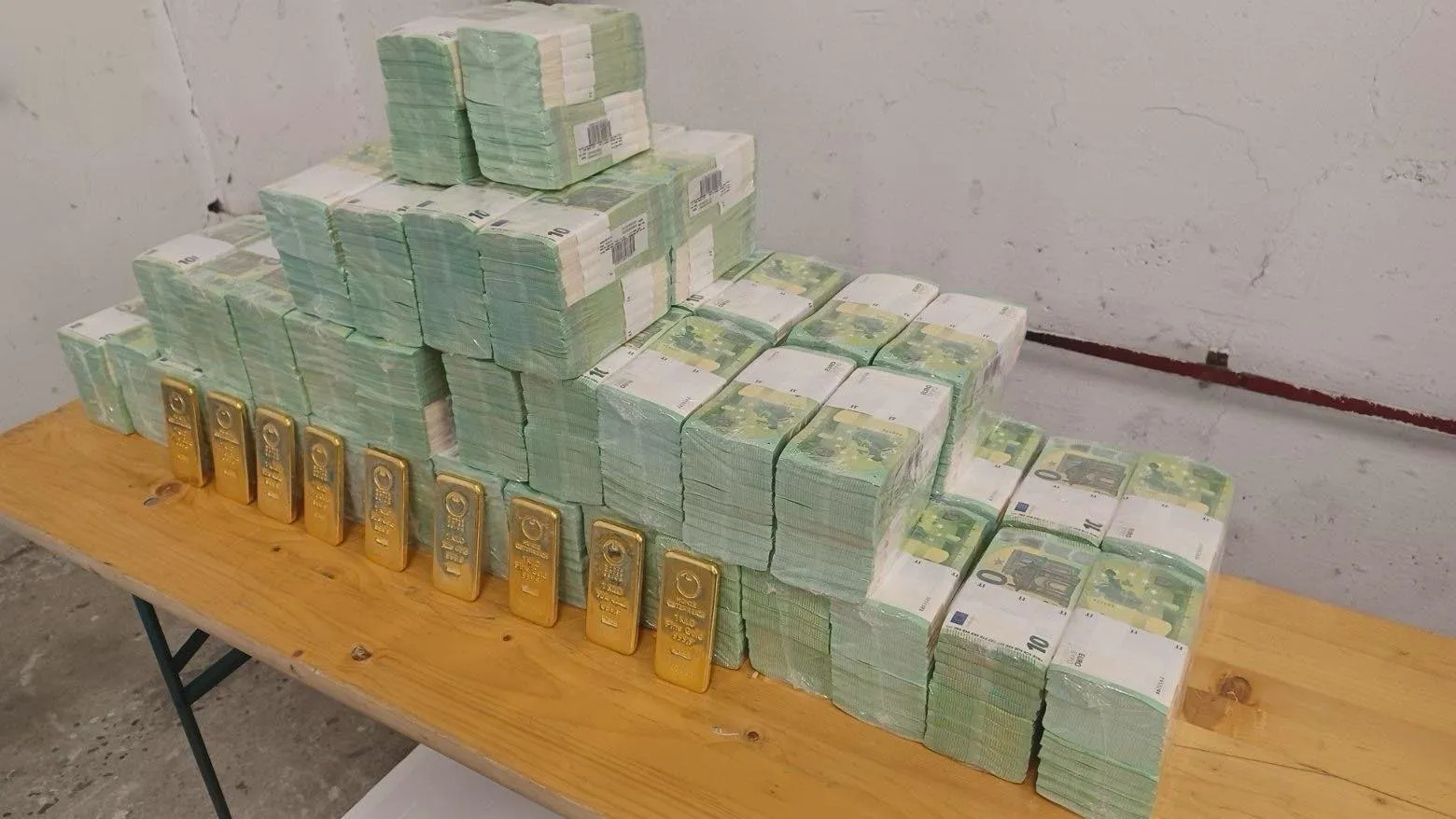 Deák Dániel egy ukrán újságíróra hivatkozva azt írja, akár a magyar hazai ellenzék is kaphatott az ukrán pénzekből