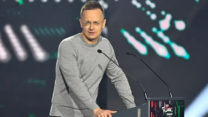 Szijjártó Péter megsemmisítette az RTL riporterét: „Tessék csak puskázni, lediktálták magának, olvassa föl!” - videóval