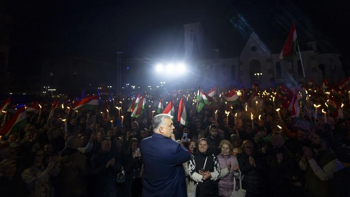 Nem csoda, hogy Magyar Péterre alig kíváncsiak Orosházán, miközben Orbán Viktor megtölti a főteret Kaposváron
