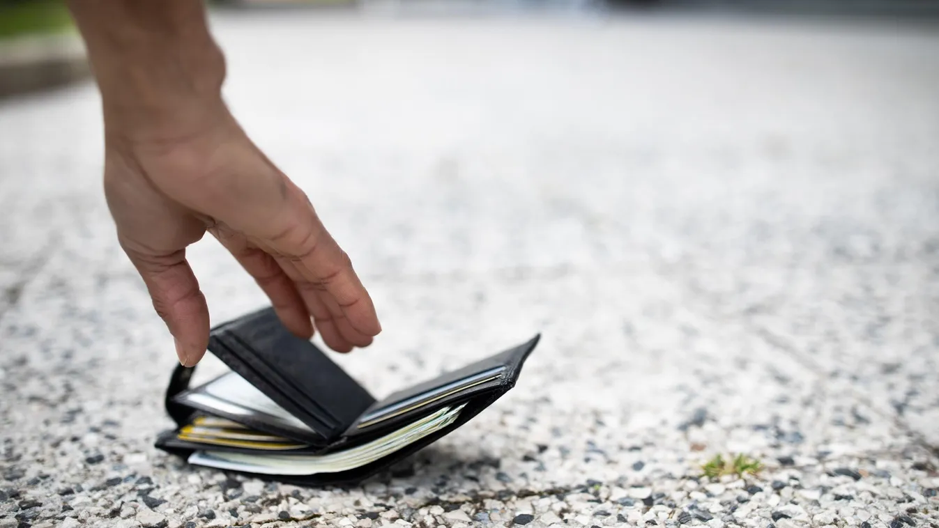 Talált egy pénztárcát az utcán, a pénz egy részét elköltötte, a másikat elosztogatta Tatabányán