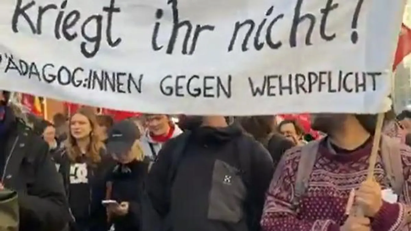 „Nem halunk meg azért, hogy Rheinmetallnak profitja legyen” – baloldali német fiatalok tüntettek a sorkatonaság ellen