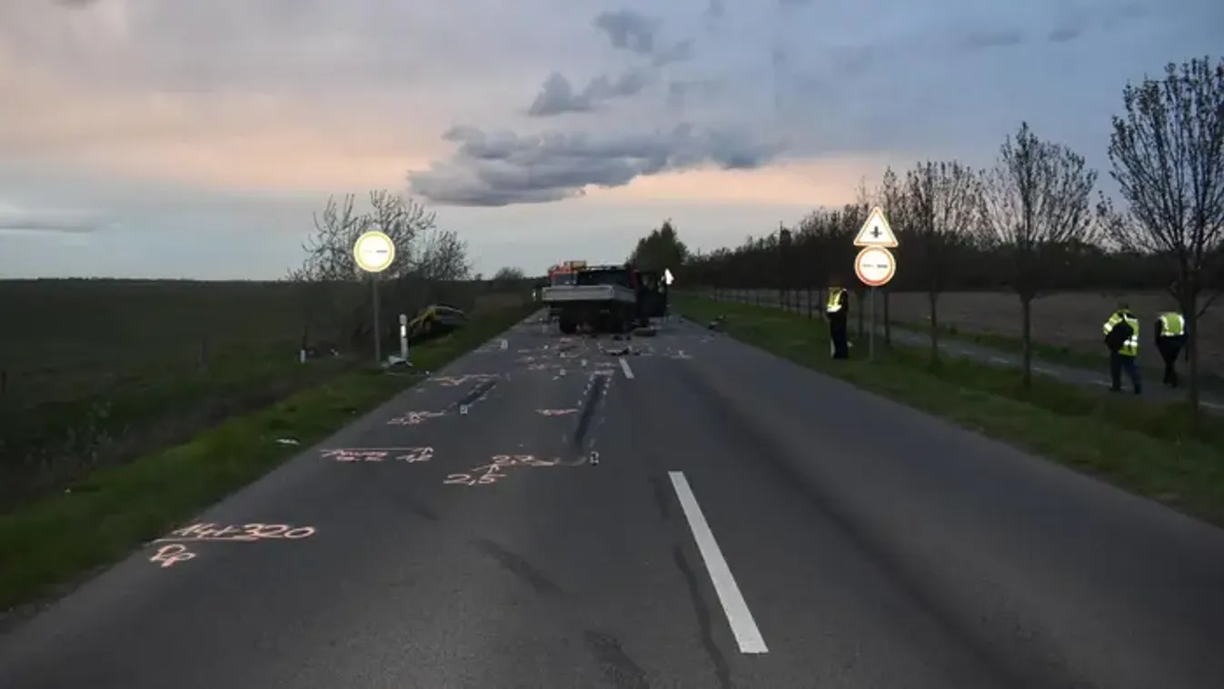 Dermesztő látvány: Így nézett ki az 53-as út percekkel a tragédia után – Fotók