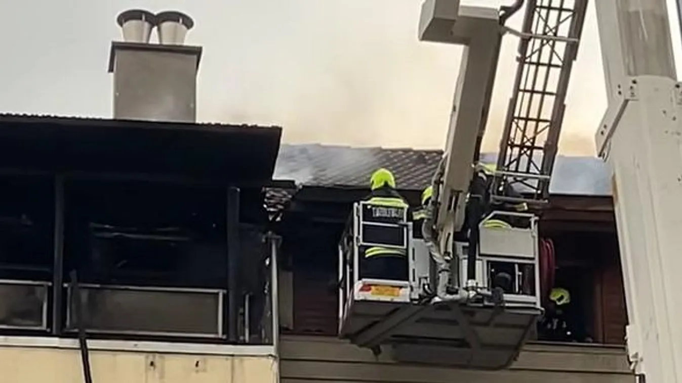 Hatalmas lángok Miskolcon: egy társasház tetőszerkezete gyulladt ki Selyemrétnél