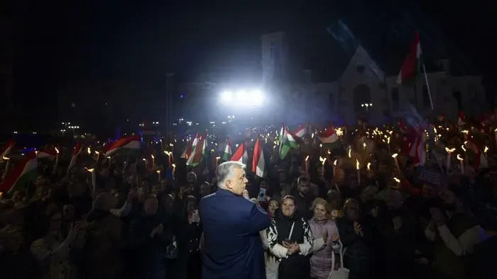 Baloldali elemző: a Fidesz kampánya lendületet vett, míg a Tisza kifulladóban