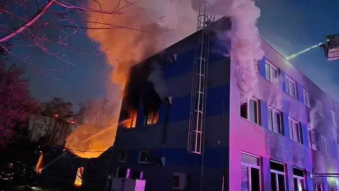 Terrortámadás történt Csehországban: felgyújtottak egy Izraelhez köthető fegyvergyárat