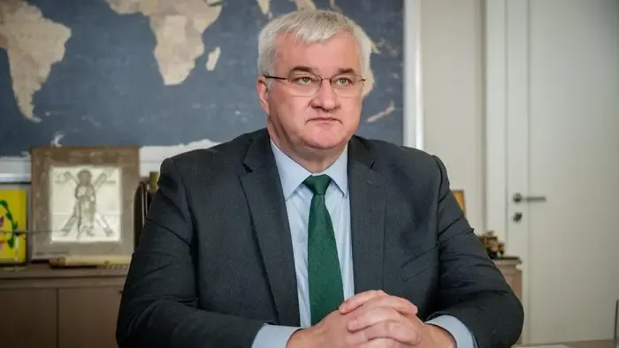 „Le kell küzdeni a Magyarország nevű akadályt” – üzente az ukrán külügyminiszter Kaja Kallas mellől