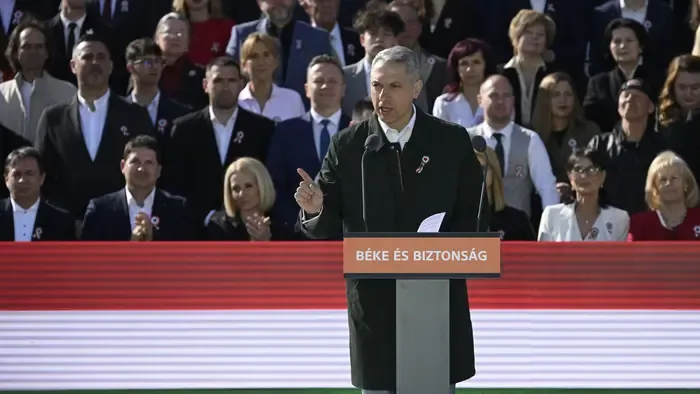 Lázár János: Nehézsúlyú bokszmeccsre nem küldhetünk pehelysúlyú versenyzőt, egy Magyar Péterre nem bízhatjuk a jövőt!