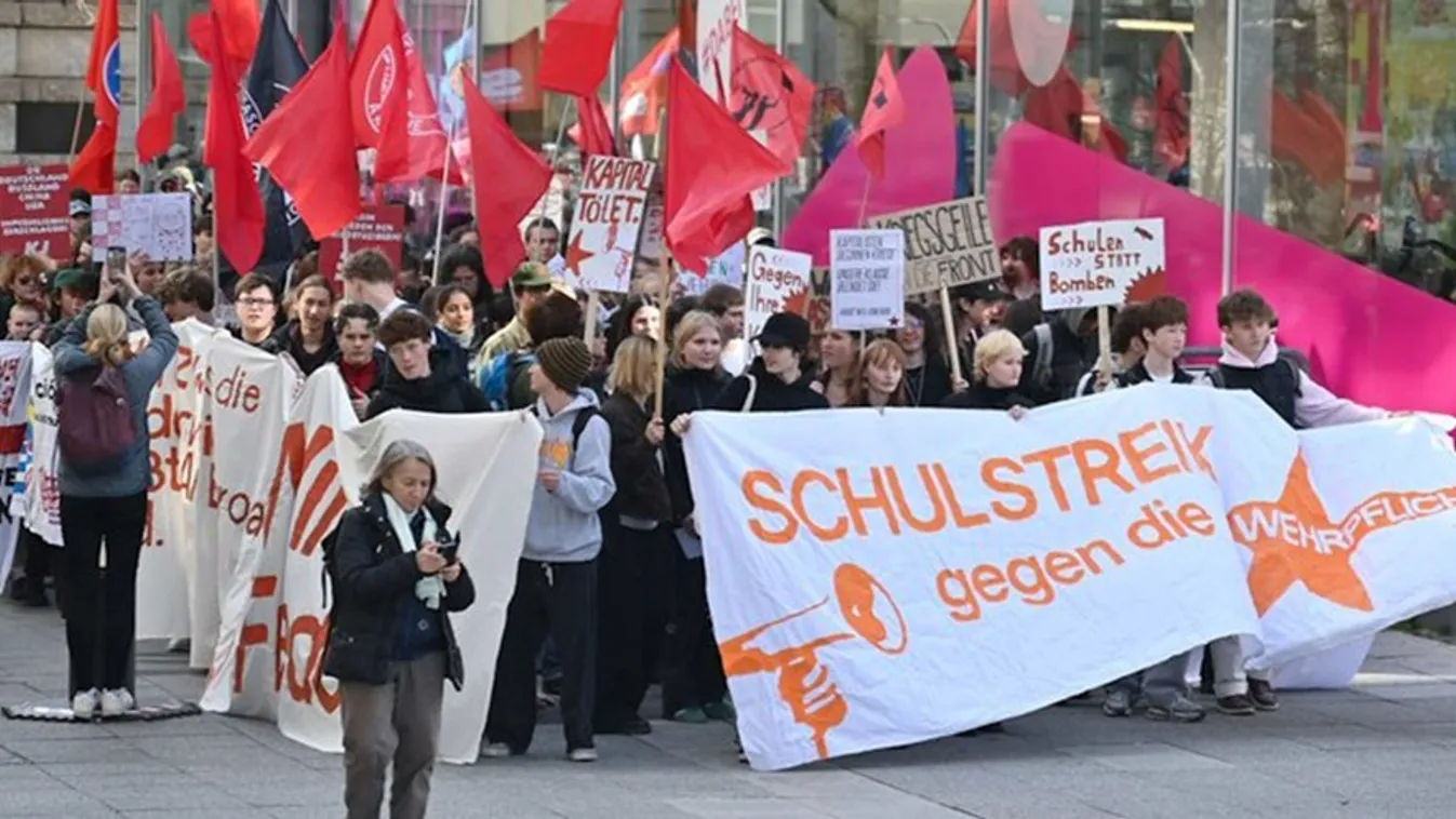 Diákok ezrei tüntettek az új sorkatonai szolgálat ellen Németországban