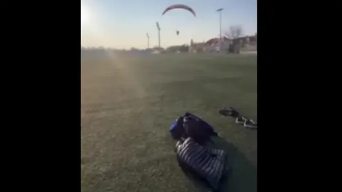 Kényszerleszállás történt egy baranyai focipályán - videóval