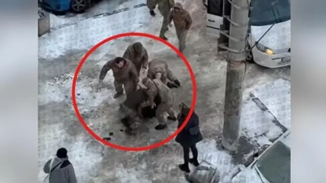 Kerítésbe kapaszkodva menekült meg a férfi Odesszában a kényszersorozás elől