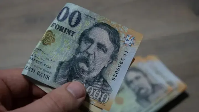 Lefizették az idősotthon igazgatóját, hogy soron kívül vegye fel szeretteiket