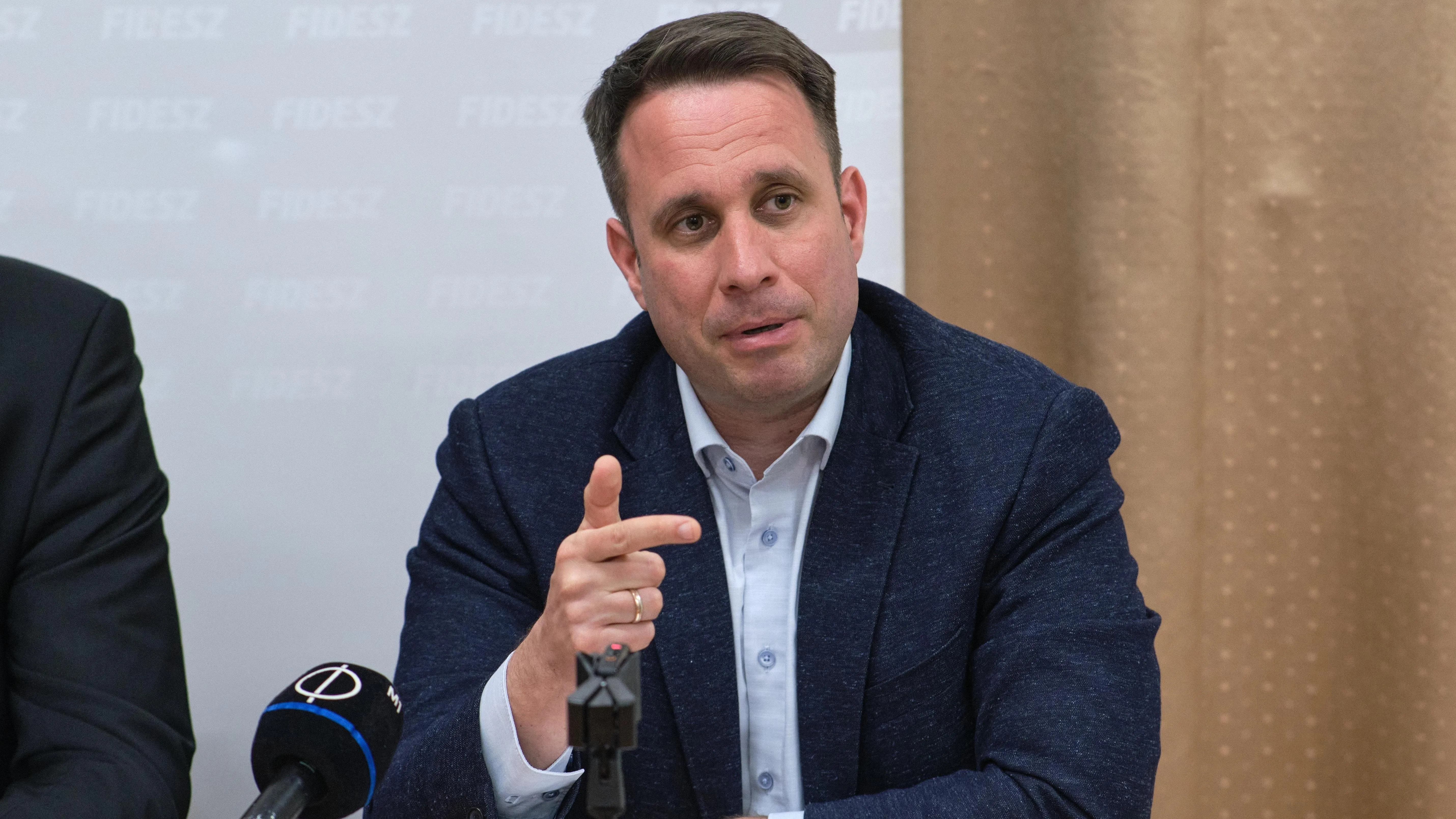 Dömötör Csaba: jöhet a „Facebook-blokád”, az EU aktiválta a rendszert, amellyel korlátozni tudja a közösségi média tartalmait a magyar választás előtt