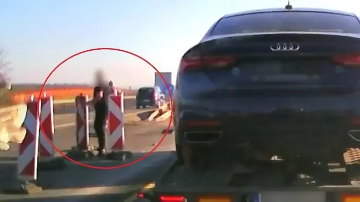 Lebontotta a forgalomterelő oszlopokat,  hogy előrébb jusson az M1-esen - videóval