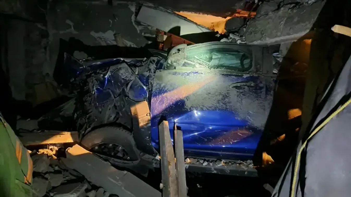 Sokkoló baleset történt Bugyi határában, egy ház fala is beszakadt – fotóval