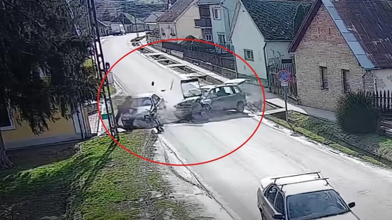 Két kocsi ütközött, egy gyalogost is elütöttek Ozorán - videóval