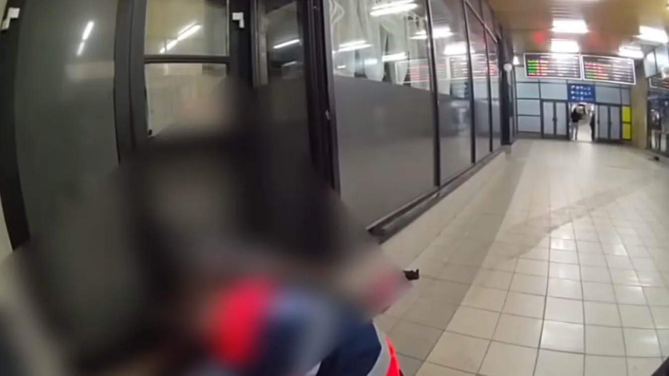 A pályaudvar közepén szült egy nő, videón a hihetetlen eset