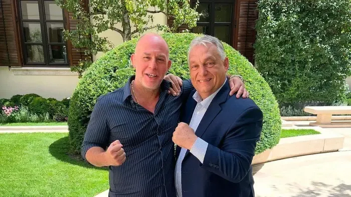 Orbán Viktor még beugrott Dopemanhez az esztergomi gyűlés előtt + videó