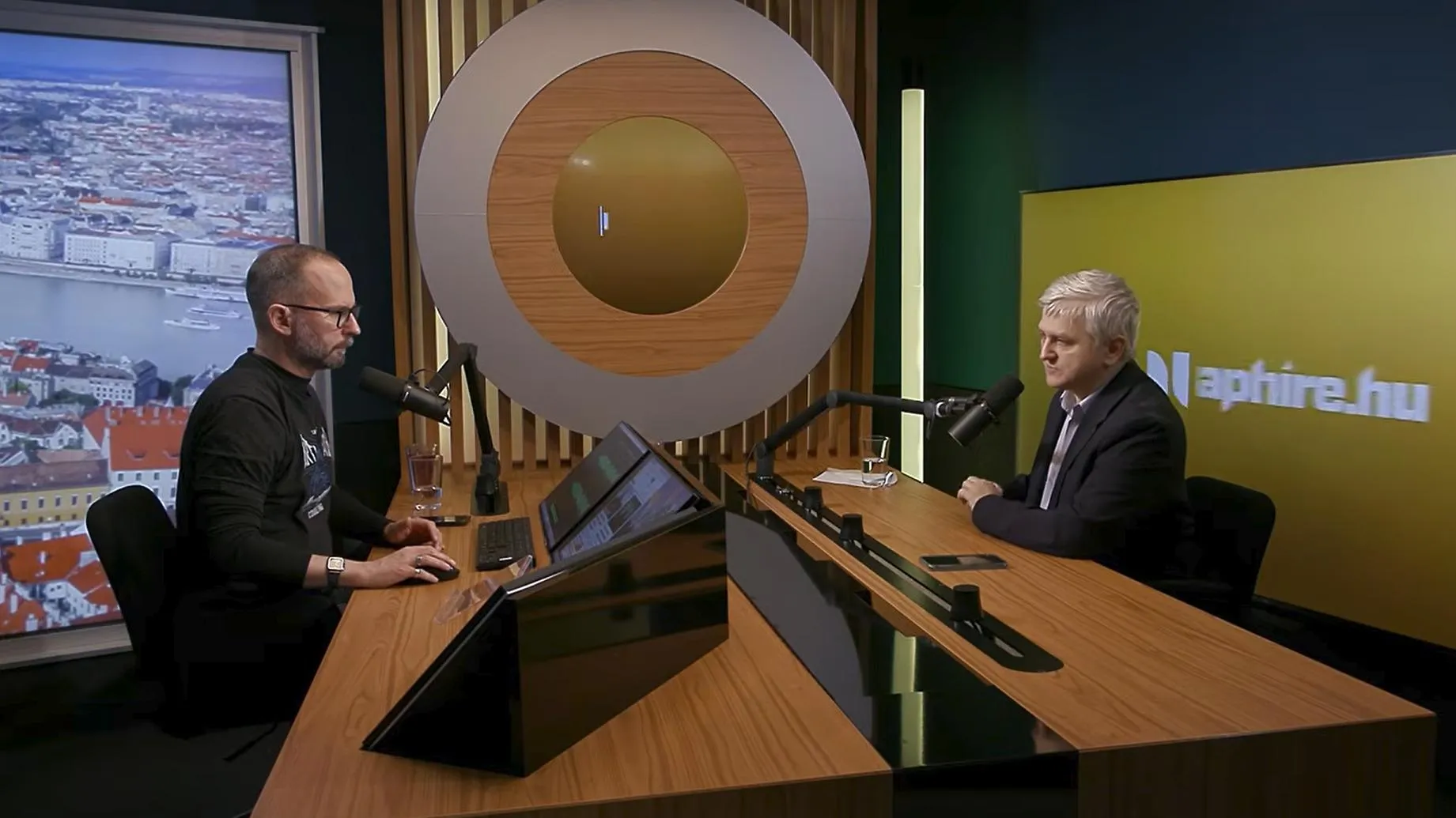 Baloldali elemző: Zelenszkijnek az lenne jó, ha vele együttműködőbb kormány lenne Magyarország élén