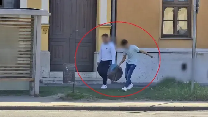 Kamerafelvétel leleplezte le az utcán szemetelő fiatalokat Esztergomban