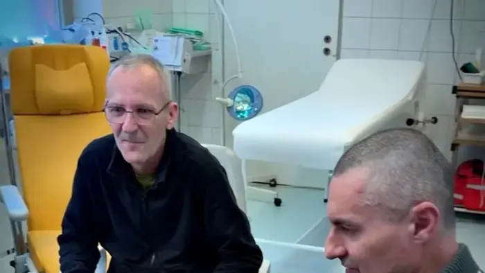 Orbán Viktor meglátogatta a kiszabadított hadifoglyokat