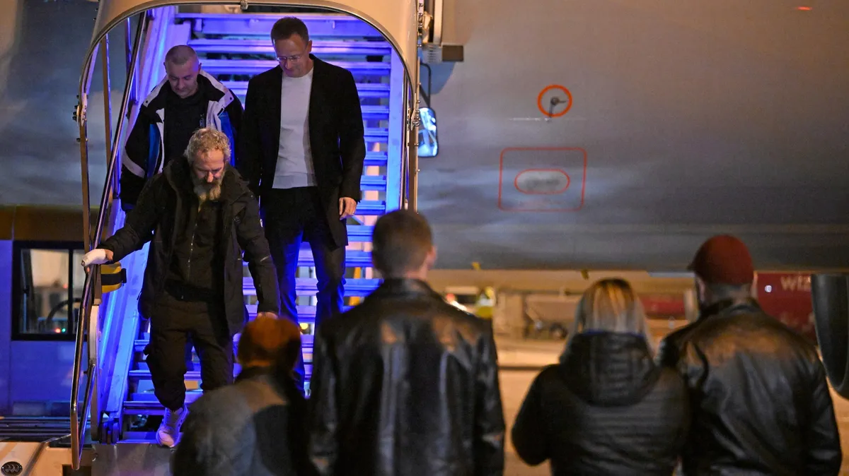 Az éjjel érkezett meg Magyarországra az orosz hadifogságból kiszabadított Csaba és Albert