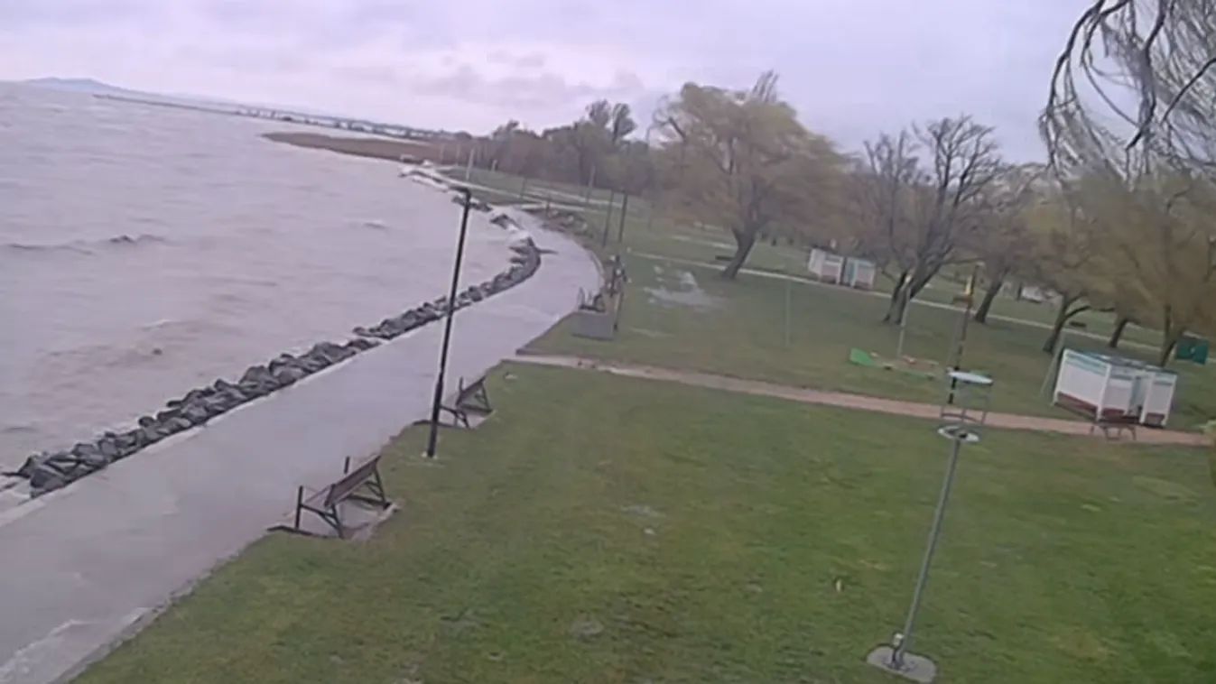 Brutális állapotok uralkodnak a Balatonnál, ennek már a fele sem tréfa – Videó