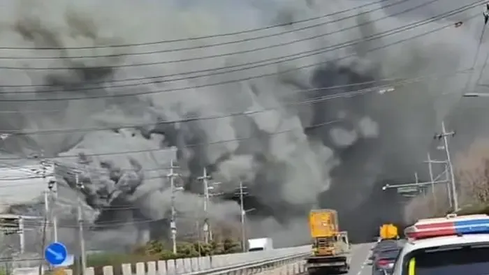 Tűz ütött ki egy autóalkatrész-gyárban Dél-Koreában, sokan megsérültek