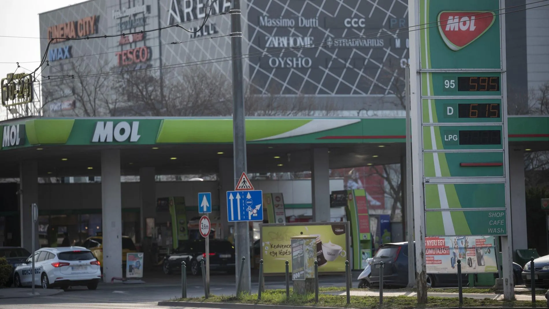 Jelentősen olcsóbb az üzemanyag a védett árral nálunk, mint más országokban