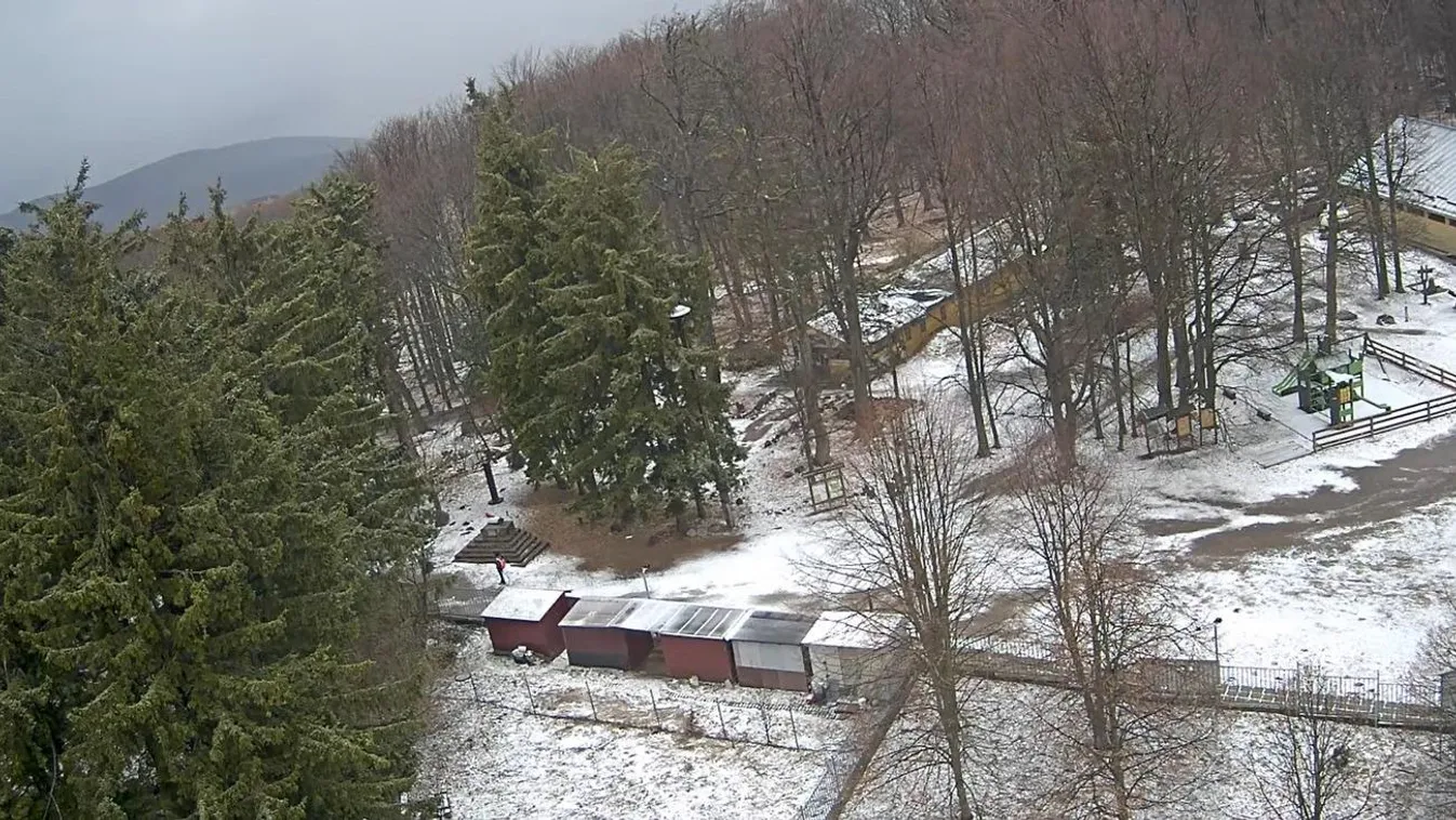 Tavaszi hóesést örökítettek meg kis hazánkban, nem enged a tél szorítása
