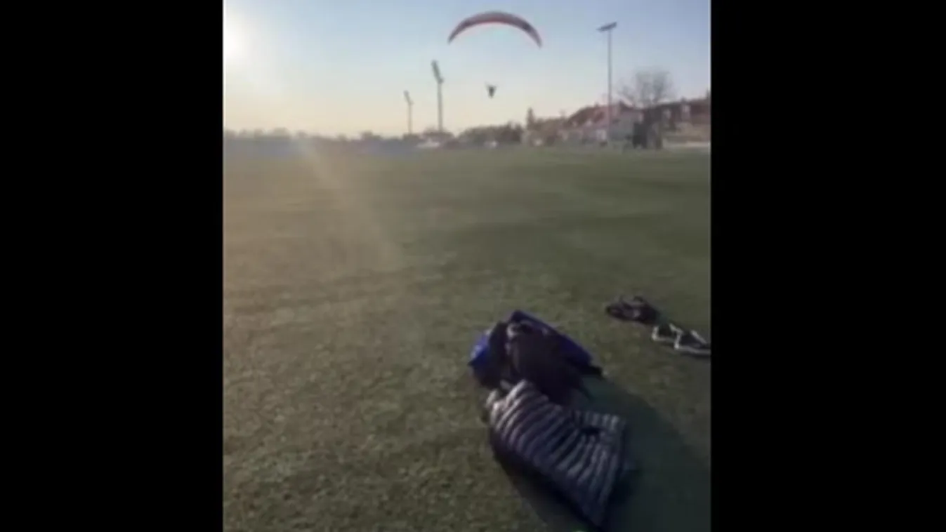 Kényszerleszállás történt egy baranyai focipályán - videóval