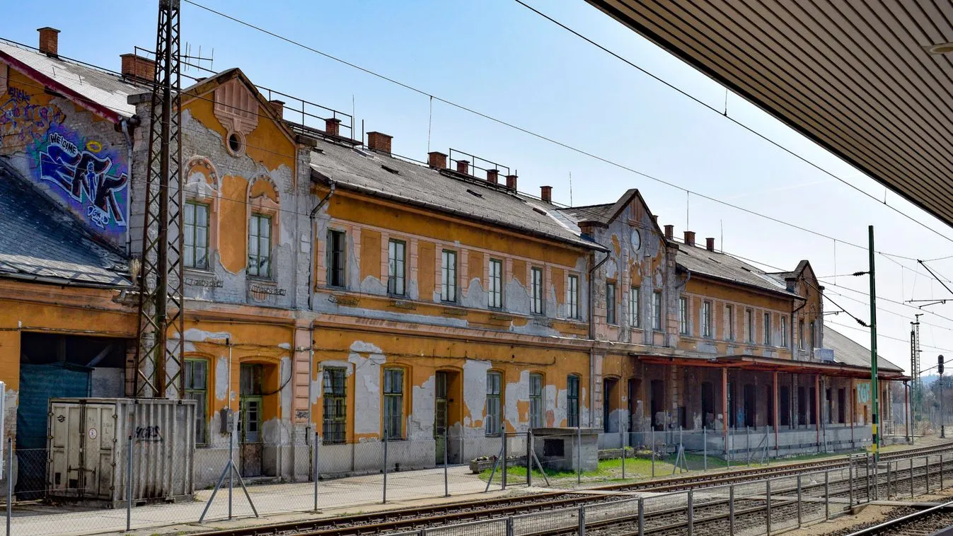 „Levágom a fejedet” – Machetével támadtak rá egy emberre a kelenföldi pályaudvaron