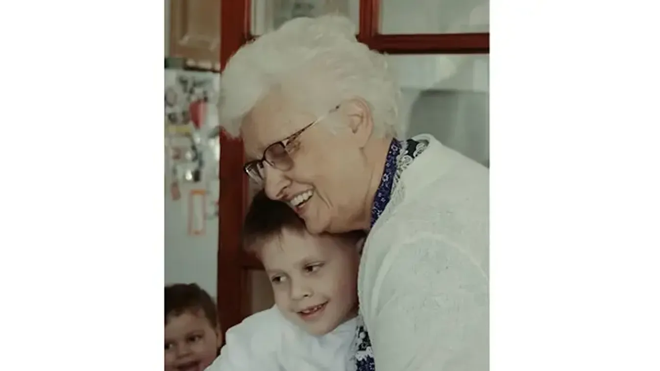 Orbán Viktor így ment locsolkodni unokáival