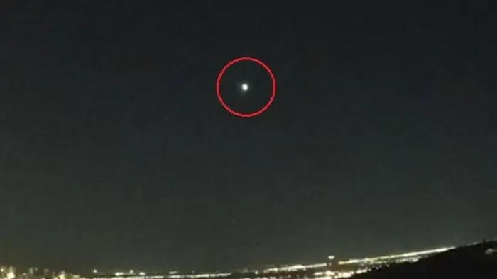 Húsvéti tojás pottyant az égből Miskolcra? Döbbenetes videó készült az éj leple alatt