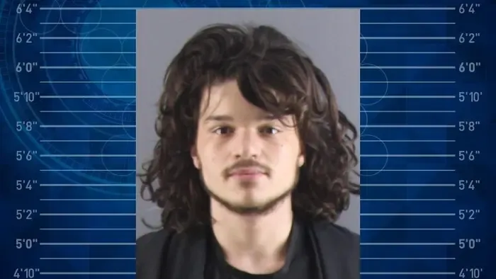 Kilenc órán át kínozta feleségét – ököllel ütötte, fojtogatta és késeket dobált felé