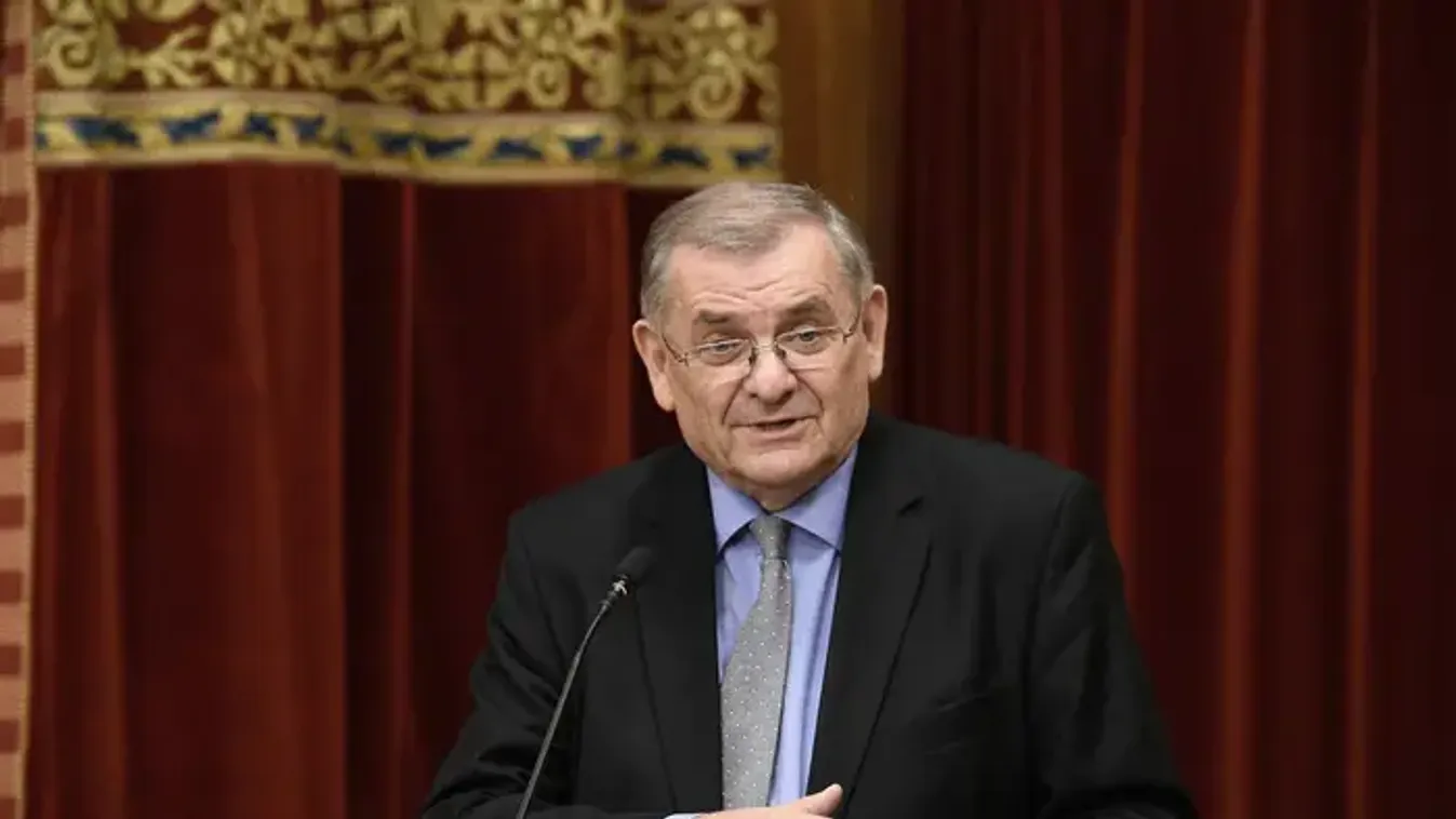 Újraválasztották Lezsák Sándort a Nemzeti Fórum elnökének