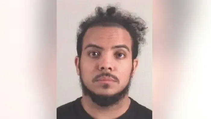 Bedrogozta, halálra verte barátnőjét, majd a kutyára fogta