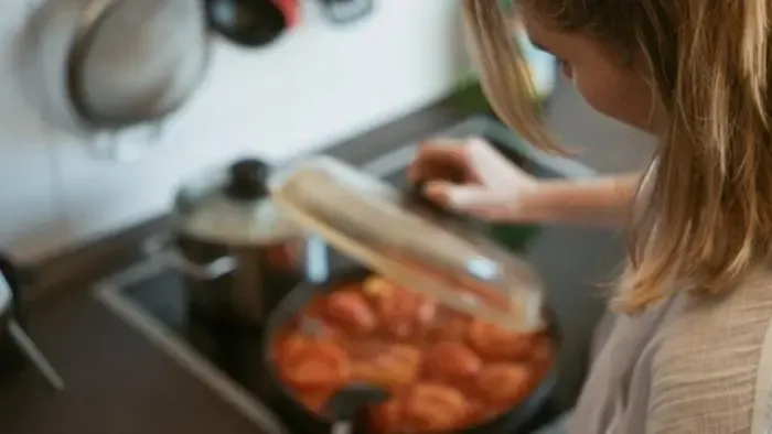 Undorító szokás a konyhában, amit a többség tagad, mégis elkövet