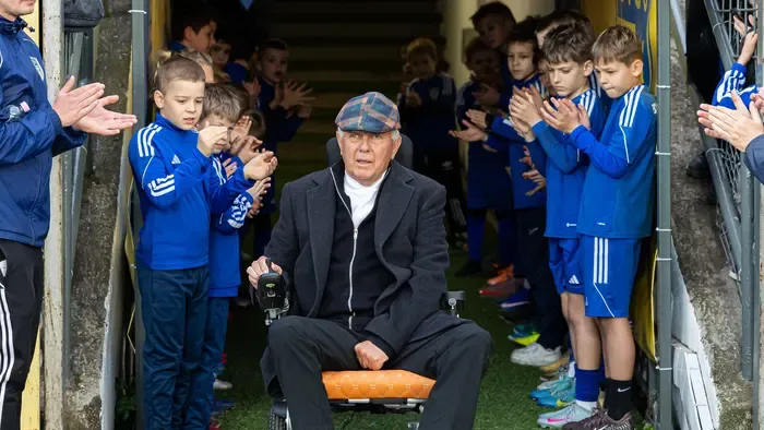 Kerekesszékben jelent meg az egykori magyar sztáredző, hosszú ideje nem lehetett látni